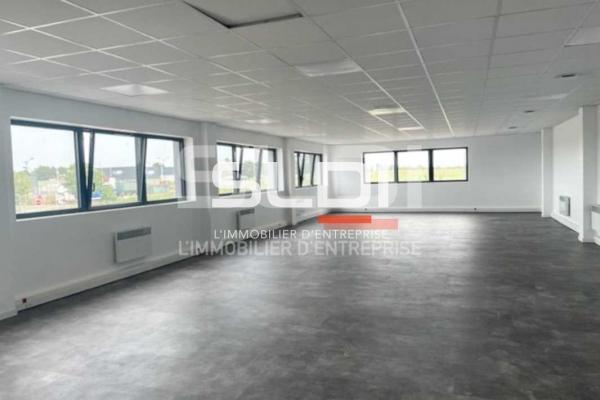 Locaux d'activités A LOUER - COLOMBIER SAUGNIEU - 3 853 m²