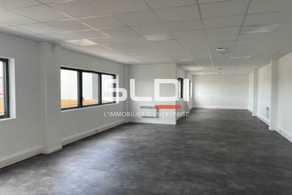 Locaux d'activités A LOUER - COLOMBIER SAUGNIEU - 3 853 m²