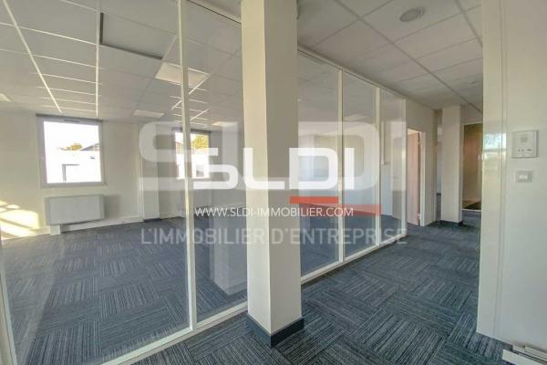 Bureaux A LOUER - SAINT PRIEST - 168 m²