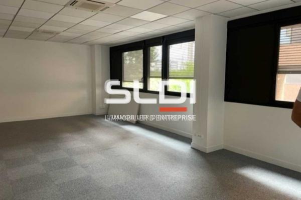 Bureaux A LOUER - VENISSIEUX - 920 m²