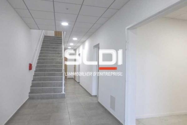 Bureaux A VENDRE OU A LOUER - SAINT PRIEST - 647 m²