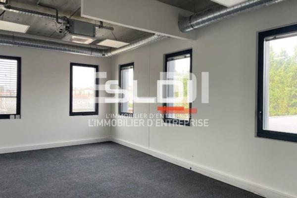 Bureaux A LOUER - RILLIEUX LA PAPE - 197 m²