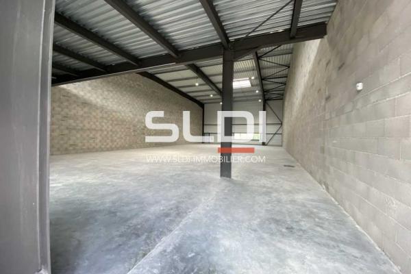 Locaux d'activités A LOUER - DAGNEUX - 977 m²