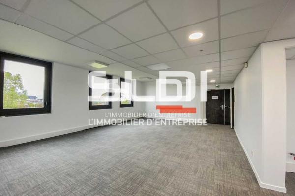 Bureaux A LOUER - COLOMBIER SAUGNIEU - 390 m²