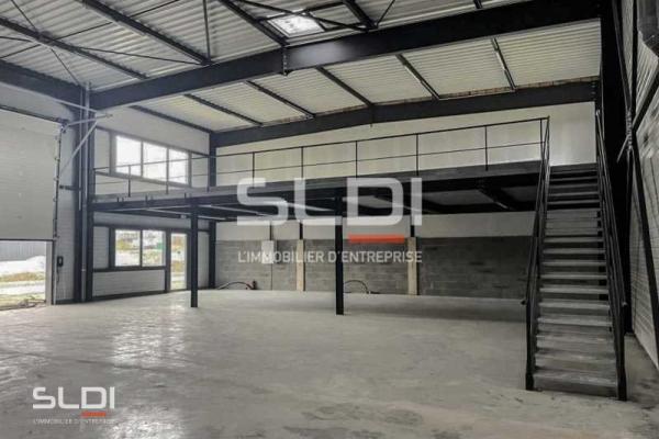 Locaux d'activités A VENDRE OU A LOUER - FRANS - 538 m²