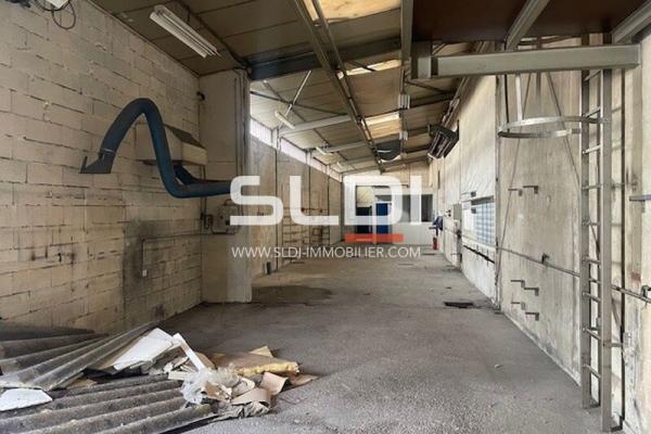 Locaux d'activités A VENDRE - RILLIEUX LA PAPE - 966 m²