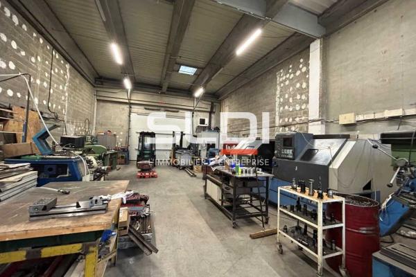 Locaux d'activités A LOUER - BLYES - 1 267 m²