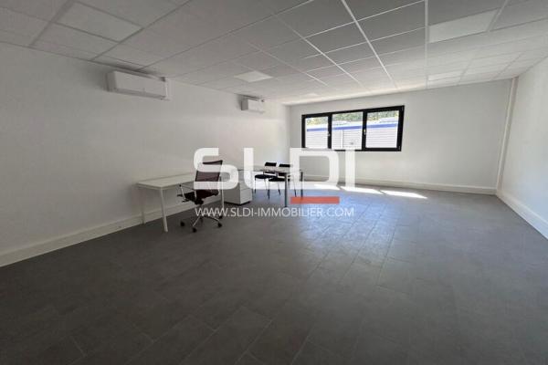 Locaux d'activités A LOUER - FLEURIEU SUR SAONE - 1 059 m²