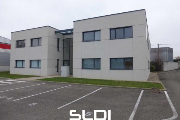 Bureaux A LOUER - SAINT PRIEST - 380 m²