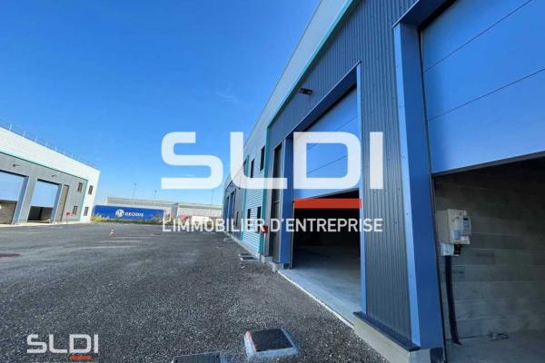 Locaux d'activités A VENDRE OU A LOUER - SAINT VULBAS - 1 471 m²