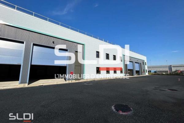 Locaux d'activités A VENDRE OU A LOUER - SAINT VULBAS - 1 471 m²