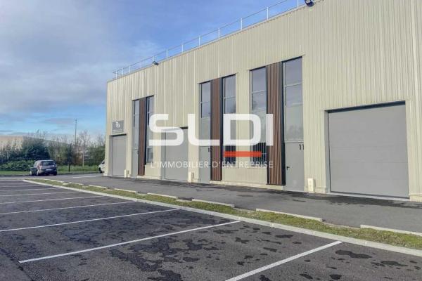 Locaux d'activités A LOUER - MONTLUEL - 138 m²