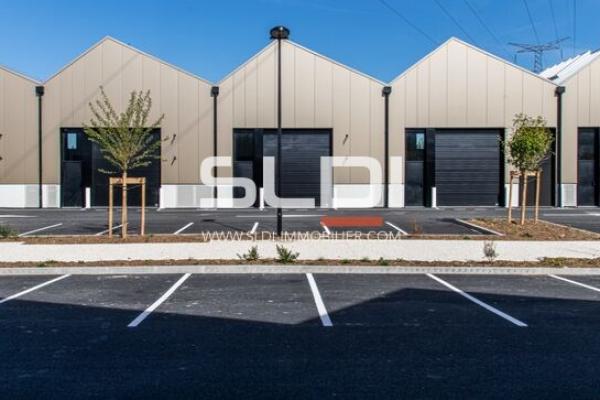Locaux d'activités A VENDRE - TOUSSIEU - 3 115 m²