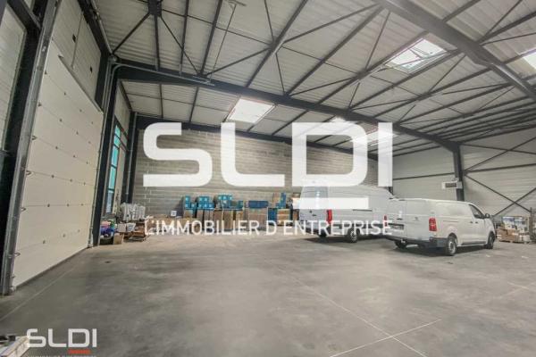 Locaux d'activités A LOUER - SAINT PRIEST - 328 m²