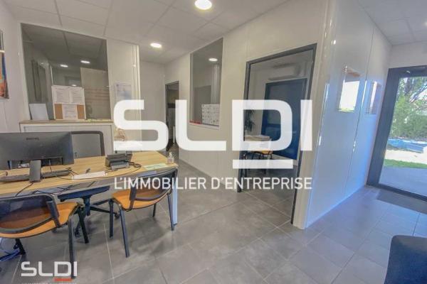 Locaux d'activités A LOUER - SAINT PRIEST - 328 m²