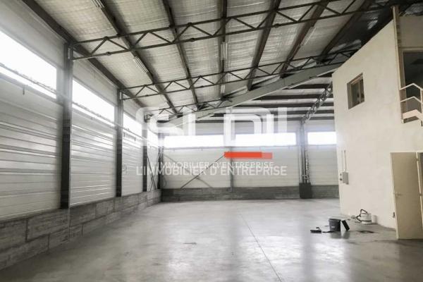 Locaux d'activités A LOUER - CHASSIEU - 240 m²