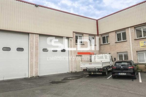 Locaux d'activités A LOUER - CHASSIEU - 240 m²