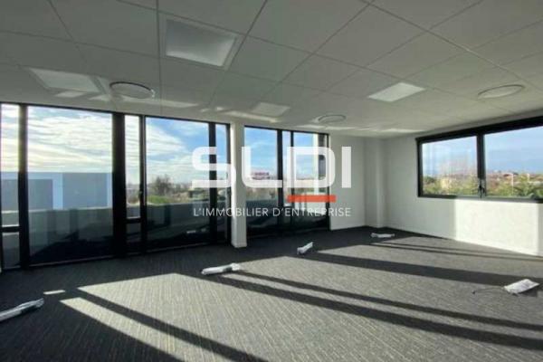 Bureaux A LOUER - LIMONEST - 828 m²