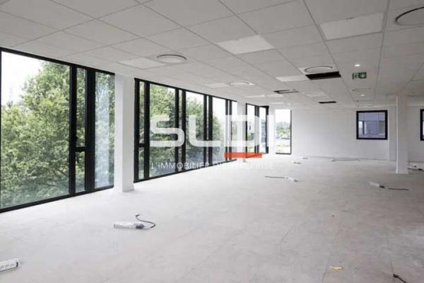 Bureaux A LOUER - LIMONEST - 828 m²