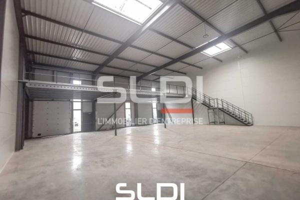Locaux d'activités A VENDRE OU A LOUER - VILLEFONTAINE - 443 m²