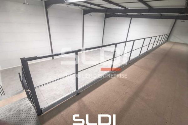 Locaux d'activités A VENDRE OU A LOUER - VILLEFONTAINE - 443 m²