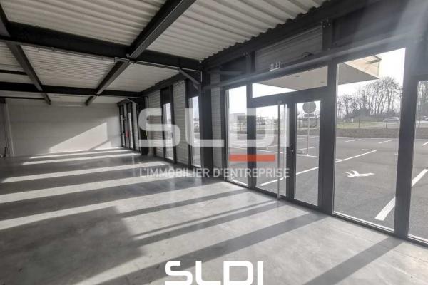 Locaux d'activités A VENDRE OU A LOUER - VILLEFONTAINE - 443 m²