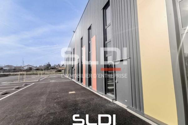 Locaux d'activités A VENDRE OU A LOUER - VILLEFONTAINE - 443 m²