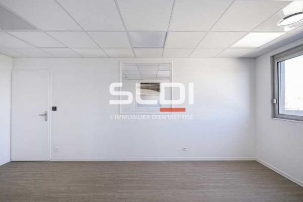 Locaux d'activités A LOUER - CORBAS - 1 298 m²