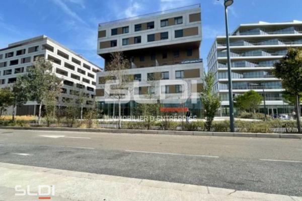 Commerces A LOUER - VENISSIEUX - 179 m²