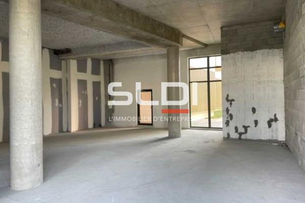 Commerces A LOUER - VENISSIEUX - 179 m²