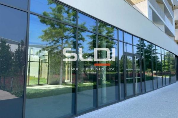 Commerces A LOUER - VENISSIEUX - 179 m²
