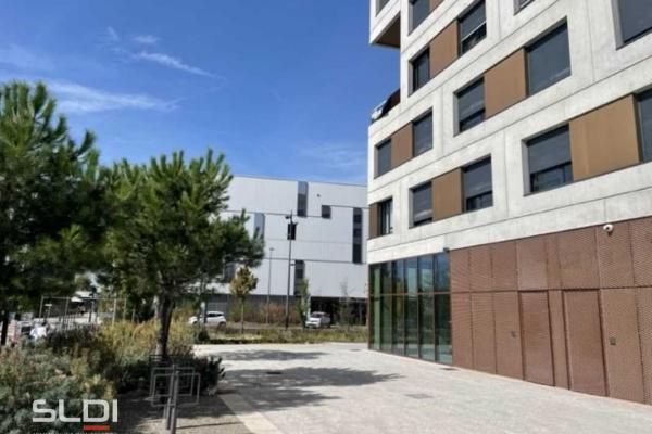 Commerces A LOUER - VENISSIEUX - 179 m²