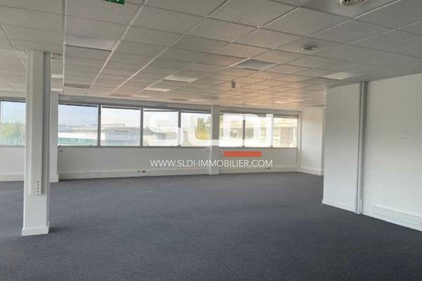 Bureaux A LOUER - SAINT PRIEST - 623 m²