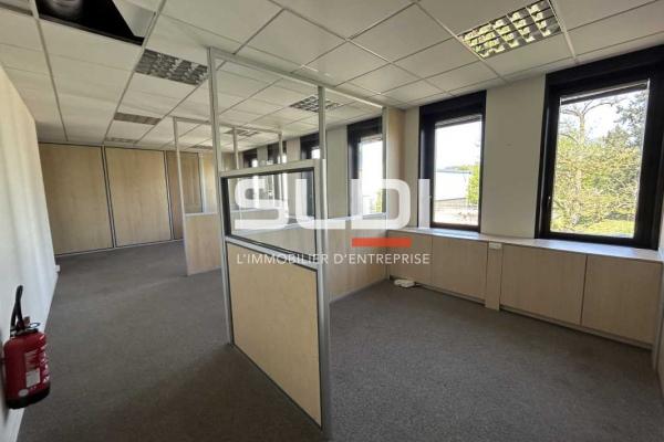 Bureaux A LOUER - DARDILLY - 351 m²