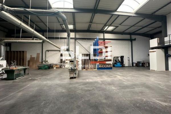 Locaux d'activités A VENDRE - DAGNEUX - 685 m²