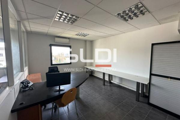 Locaux d'activités A VENDRE - DAGNEUX - 685 m²