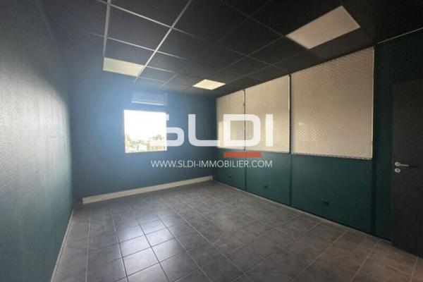 Locaux d'activités A VENDRE - DAGNEUX - 685 m²