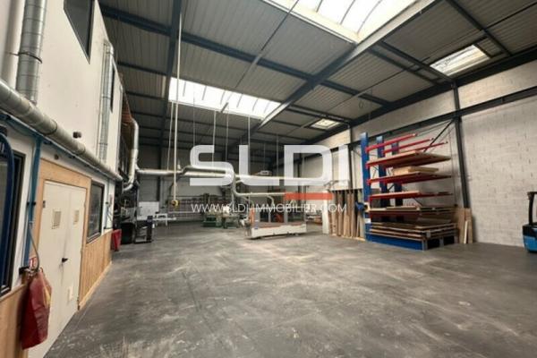 Locaux d'activités A VENDRE - DAGNEUX - 685 m²