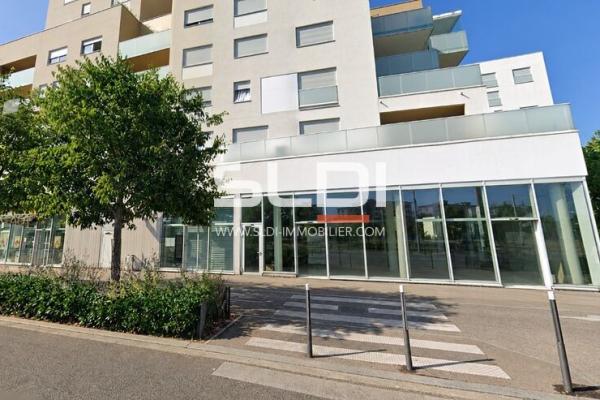 Commerces A LOUER - VENISSIEUX - 225 m²