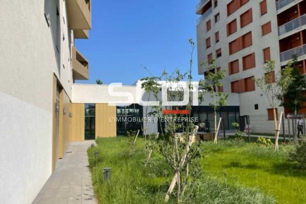 Commerces A LOUER - VENISSIEUX - 169 m²