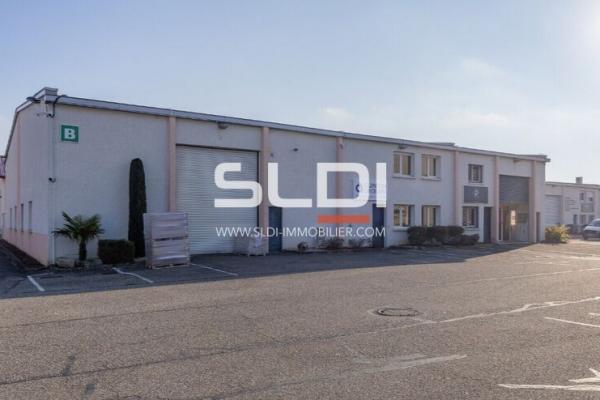 Locaux d'activités A LOUER - DECINES CHARPIEU - 1 123 m²
