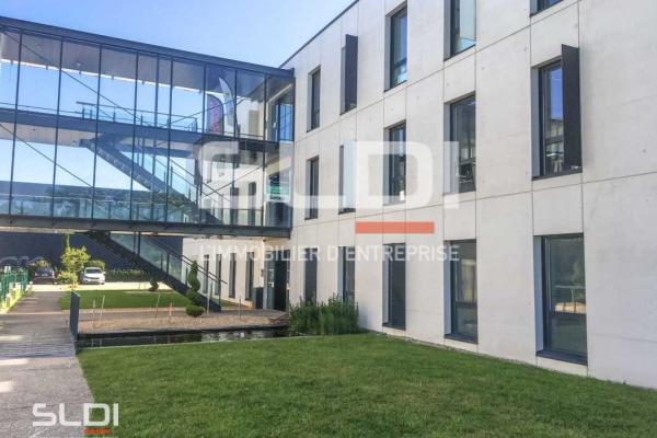 Bureaux A LOUER - SAINT PRIEST - 1 913 m²