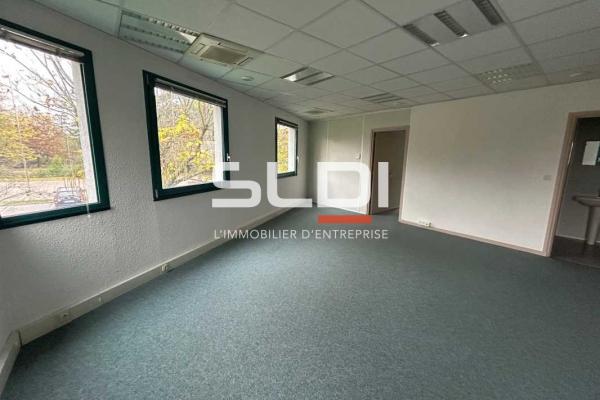 Bureaux A LOUER - CHARBONNIERES LES BAINS - 190 m²