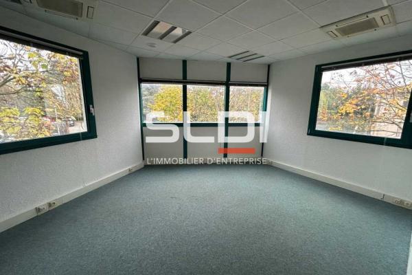 Bureaux A LOUER - CHARBONNIERES LES BAINS - 190 m²