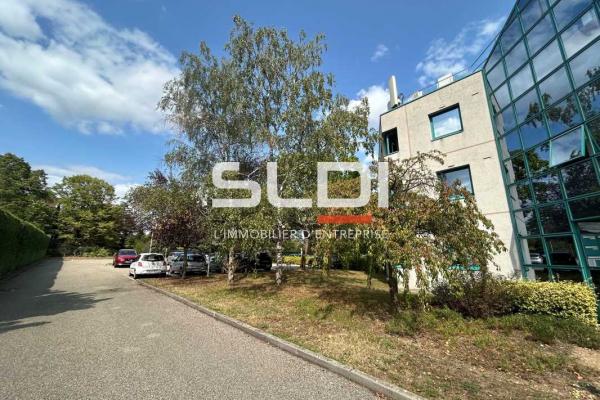 Bureaux A LOUER - CHARBONNIERES LES BAINS - 190 m²