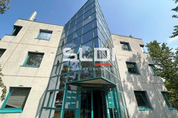 Bureaux A LOUER - CHARBONNIERES LES BAINS - 190 m²