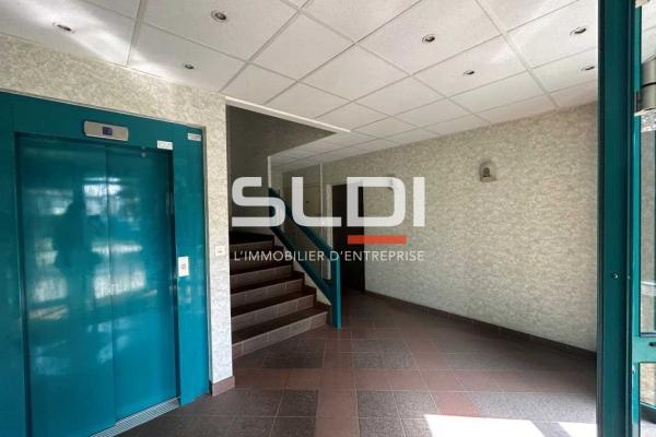 Bureaux A LOUER - CHARBONNIERES LES BAINS - 190 m²