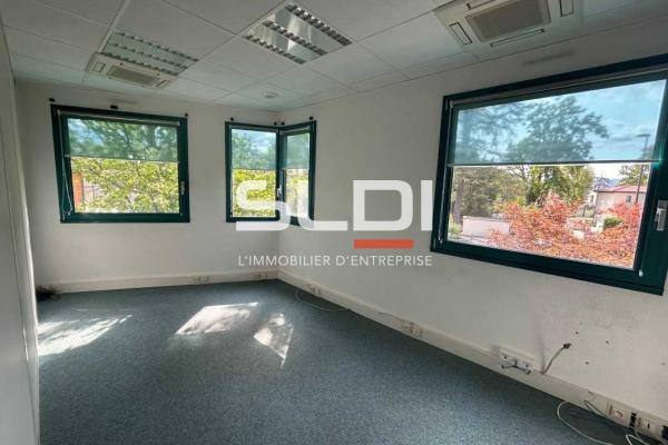 Bureaux A LOUER - CHARBONNIERES LES BAINS - 190 m²