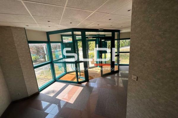Bureaux A LOUER - CHARBONNIERES LES BAINS - 190 m²