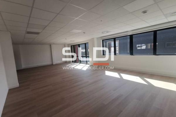 Locaux d'activités A LOUER - SAINT QUENTIN FALLAVIER - 1 460 m²